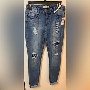 Women’s distressed med blue skinny jeans fit size 9. Never worn. Good condition